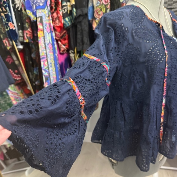 N.w.t. Johnny Was Tamera Eyelet Blouse Size Large Bell Sleeves - Picture 8 of 13